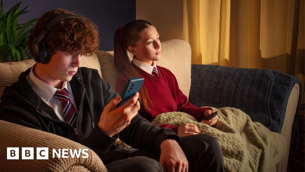 New adverts urge boys not to share sexist content online