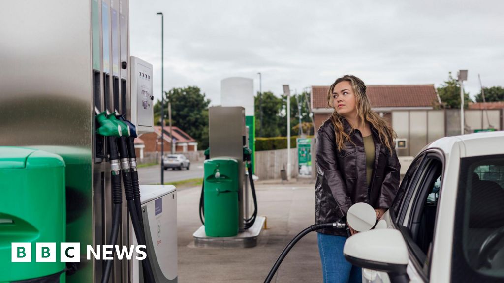 Lower food and fuel prices drive UK inflation down to 3%